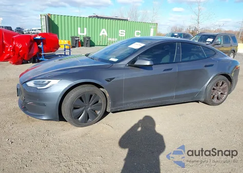 2021 Tesla Model S Long Range Dual Motor All-Wheel Drive z USA, uszkodzony, nr VIN 5YJSA1E5XMF440010
